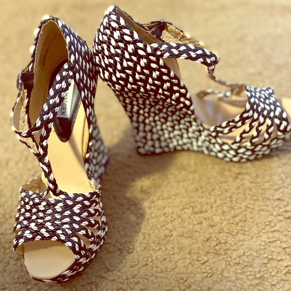 Sandals*** Steve Madden***